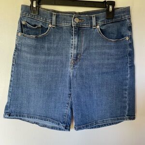 Levi Women's Classic Short, Size 28